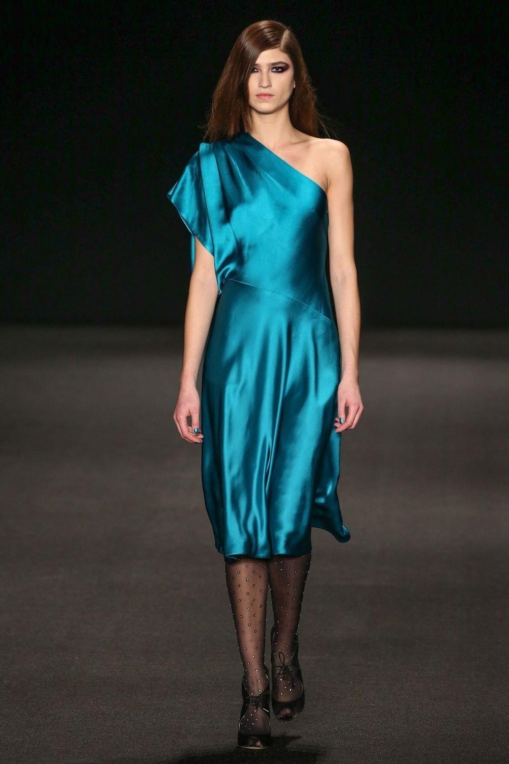 robe asymétrique en satin
